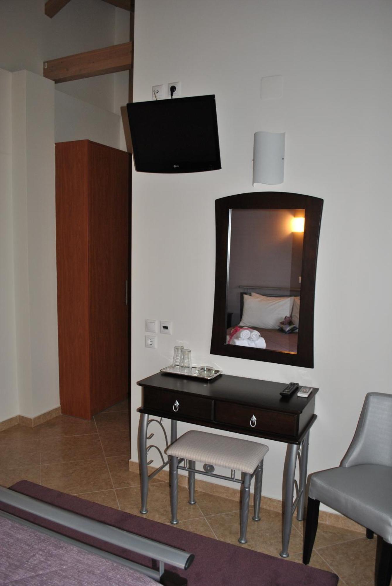 Iliothea Hotel นาฟปลิโอ ภายนอก รูปภาพ
