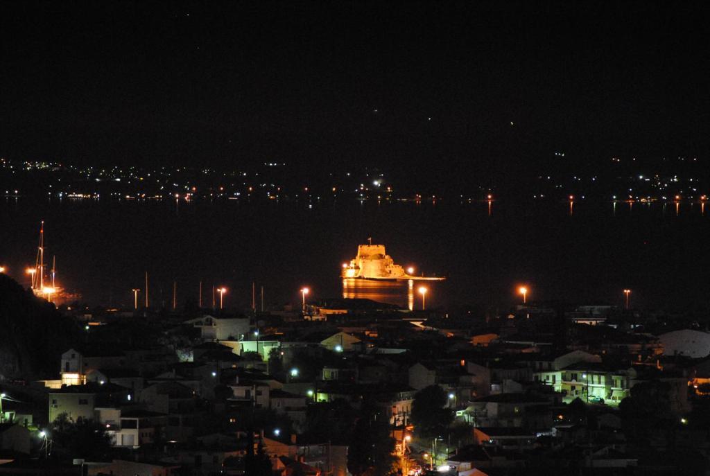 Iliothea Hotel นาฟปลิโอ ภายนอก รูปภาพ